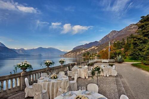 At Villa Lario you can dine looking directly at Lake Como: a romantic atmosphere is guaranteed.