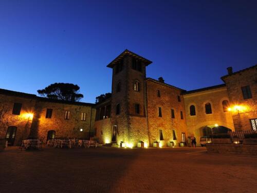 An imposing facade and a glimpse of history: this is Castel Monastero